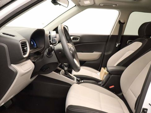 Used 2026 Hyundai Venue SEL FWD image 14