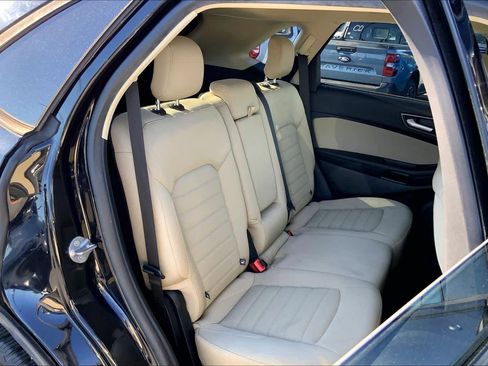 Used 2019 Ford Edge SE FWD image 19