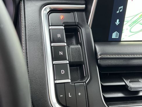 Used 2023 Chevrolet Suburban High Country image 22