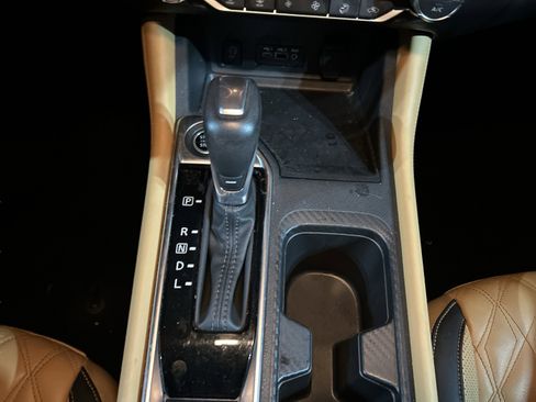 Used 2025 Nissan Sentra SV w/ SV Premium Package image 17