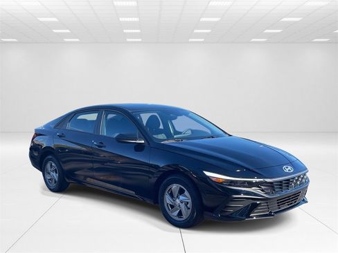 New 2026 Hyundai Elantra SE image 1