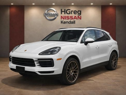 Used 2022 Porsche Cayenne AWD/4WD image 3
