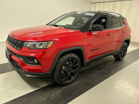 Used 2024 Jeep Compass Latitude w/ Convenience Group image 5