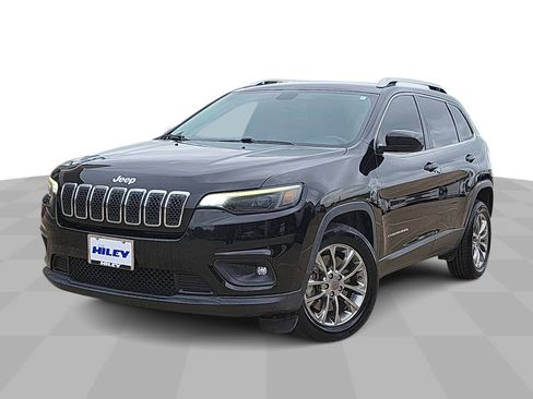 Used 2019 Jeep Cherokee Latitude Plus w/ Comfort/Convenience Group FWD image 4