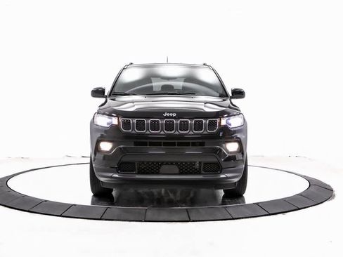 Used 2023 Jeep Compass Latitude image 10
