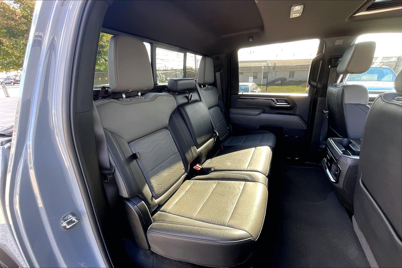 Used 2024 Chevrolet Silverado 2500 ZR2 w/ Technology Package AWD/4WD image 32