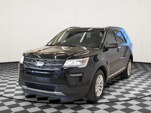Used 2018 Ford Explorer XLT AWD/4WD image 8