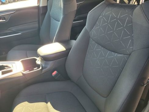 Used 2022 Toyota RAV4 XLE image 11