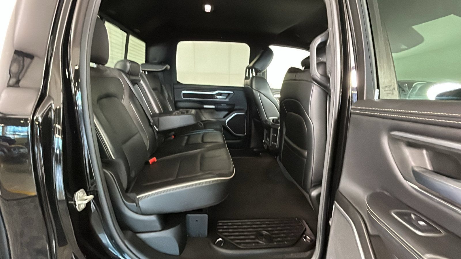 Used 2023 RAM 1500 Laramie AWD/4WD image 34