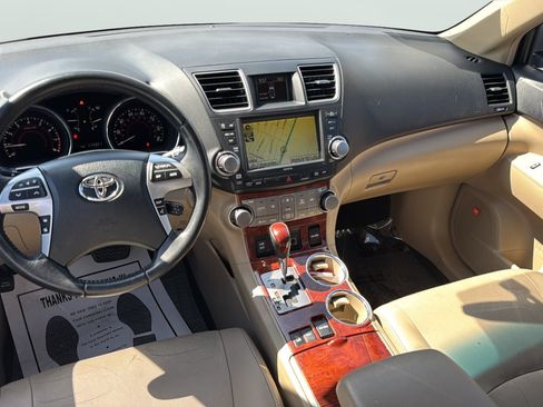 Used 2011 Toyota Highlander Limited w/ Tow Pkg AWD/4WD image 14