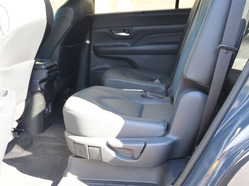 Certified 2024 Toyota Grand Highlander AWD image 17