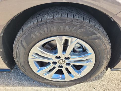 Used 2021 Toyota Sienna Platinum image 24