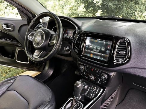 Used 2017 Jeep Compass Limited w/ Navigation Group AWD/4WD image 31