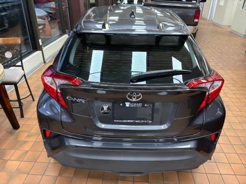 Used 2021 Toyota C-HR XLE image 12