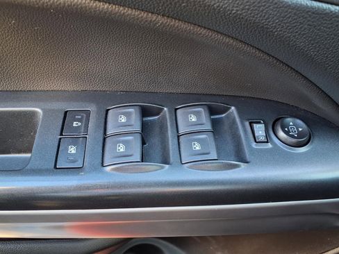 Used 2022 Chevrolet Colorado LT w/ Safety Package RWD image 8
