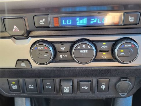 Used 2020 Toyota Tacoma Limited RWD image 35