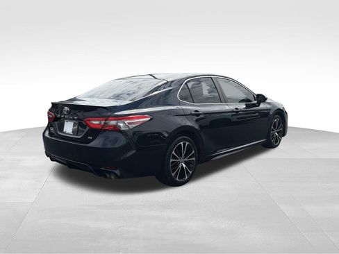 Used 2018 Toyota Camry SE w/ Convenience Package FWD image 3