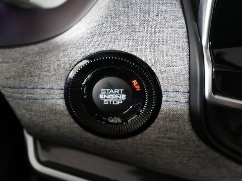 Used 2025 Jeep Compass Latitude image 33