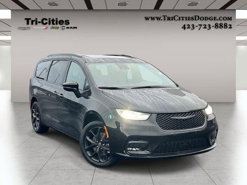 New 2026 Chrysler Pacifica Select w/ S Appearance Package image 1