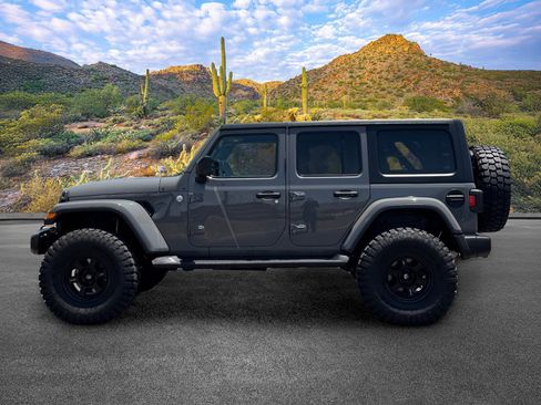 Used 2021 Jeep Wrangler Unlimited Sahara AWD/4WD image 8