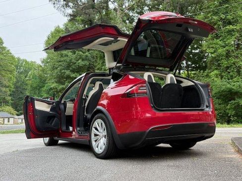 Used 2017 Tesla Model X 75D AWD/4WD image 3