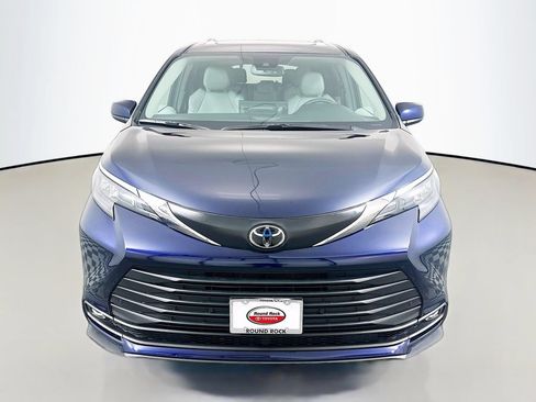 Certified 2026 Toyota Sienna XLE FWD image 2