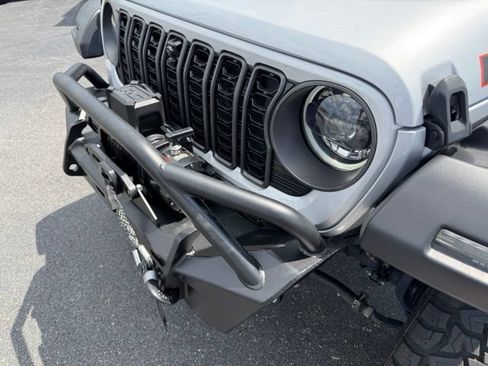 Used 2024 Jeep Gladiator Mojave w/ Technology Group AWD/4WD image 27