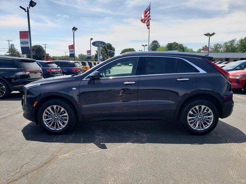 Used 2024 Cadillac XT4 Premium Luxury w/ Cold Weather Package AWD/4WD image 7