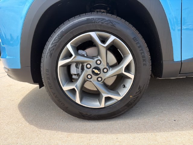 Used 2025 Chevrolet Trax LT FWD image 19