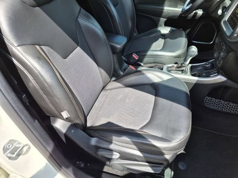 Used 2018 Jeep Compass Latitude w/ Popular Equipment Group AWD/4WD image 25