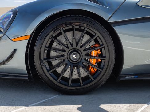 Used 2020 McLaren 620R RWD image 16