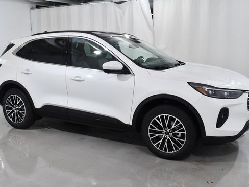 New 2025 Ford Escape SE w/ PHEV Premium Package image 8