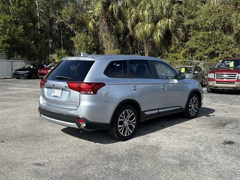 Used 2017 Mitsubishi Outlander SEL image 3