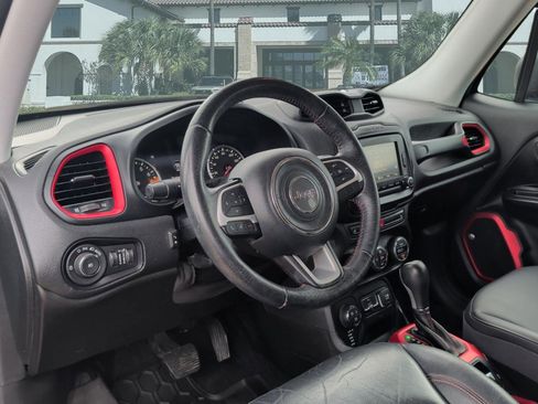 Used 2016 Jeep Renegade Trailhawk w/ Premium Trailhawk Package AWD/4WD image 11