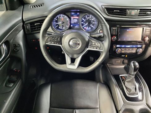 Used 2018 Nissan Rogue SV FWD image 22