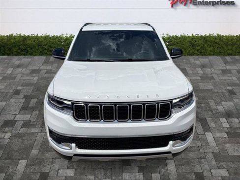 Used 2024 Jeep Wagoneer L Series II RWD image 9
