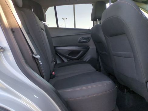 Used 2022 Chevrolet Trax LS w/ Tint and Cruise Package FWD image 31