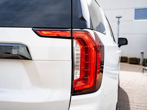 Used 2023 GMC Yukon Denali Ultimate image 9