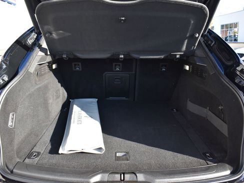 Used 2020 Maserati Levante image 21