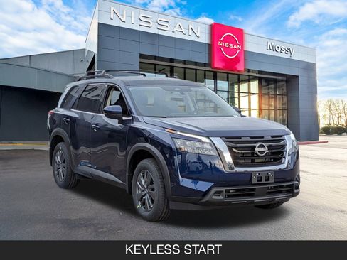 New 2025 Nissan Pathfinder SV image 2