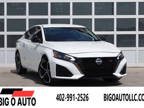 Used 2023 Nissan Altima 2.5 SR AWD/4WD image 1