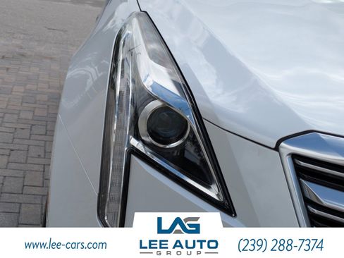 Used 2017 Cadillac XT5 Luxury w/ Driver Awareness Package FWD image 8