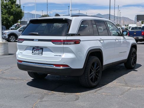 Used 2023 Jeep Grand Cherokee Limited w/ Trailer Tow Prep Group (B) AWD/4WD image 3
