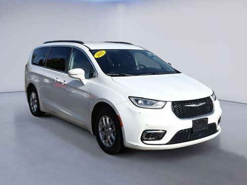 Used 2022 Chrysler Pacifica Touring-L FWD image 9