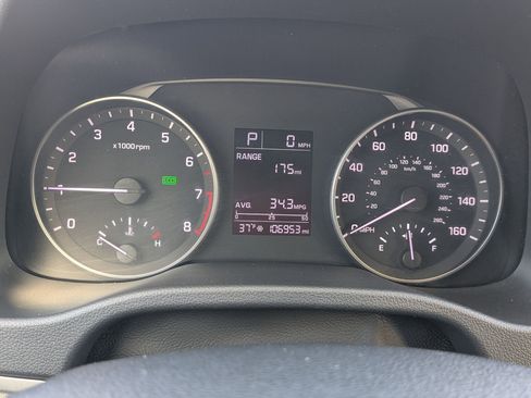 Used 2017 Hyundai Elantra SE image 17