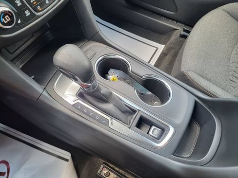 Used 2024 Chevrolet Equinox LT FWD image 17