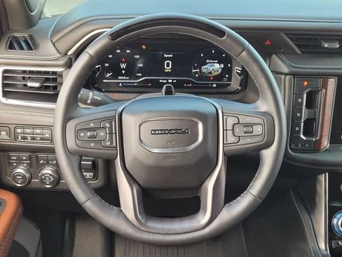 Used 2023 GMC Yukon Denali Ultimate AWD/4WD image 12