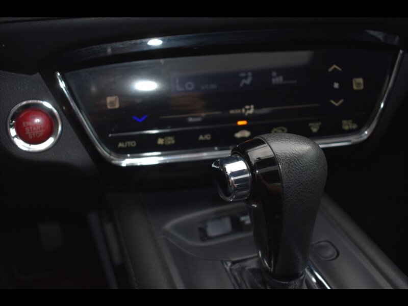 Used 2018 Honda HR-V EX image 11