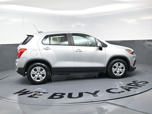 Used 2019 Chevrolet Trax LS image 10