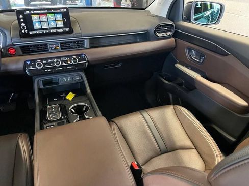 Used 2023 Honda Pilot Elite image 11